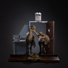 Raptors at the Kitchen's Door Jurassic Park Art 1/10 Scale Statue by Iron Studios