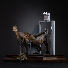 Raptors at the Kitchen's Door Jurassic Park Art 1/10 Scale Statue by Iron Studios