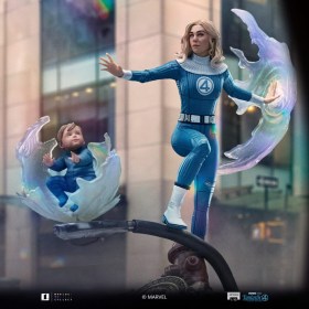 Invisible Woman and Franklin Fantastic Four Art 1/10 Scale Statue by Iron Studios