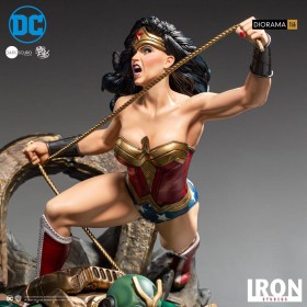 Wonder Woman Vs Darkseid (Ivan Reis) DC Comics 1/6 Diorama by Iron Studios