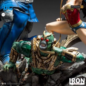 Wonder Woman Vs Darkseid (Ivan Reis) DC Comics 1/6 Diorama by Iron Studios