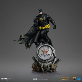 Batman Deluxe (Black Version Exclusive) DC Comics BDS Art 1/10 Scale Statue by Iron Studios