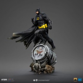 Batman Deluxe (Black Version Exclusive) DC Comics BDS Art 1/10 Scale Statue by Iron Studios