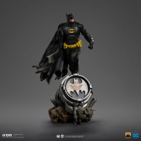 Batman Deluxe (Black Version Exclusive) DC Comics BDS Art 1/10 Scale Statue by Iron Studios