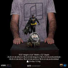 Batman Deluxe (Black Version Exclusive) DC Comics BDS Art 1/10 Scale Statue by Iron Studios