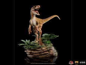 Velociraptor Jurassic World The Lost World Deluxe Art 1/10 Scale Statue by Iron Studios