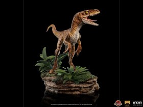 Velociraptor Jurassic World The Lost World Deluxe Art 1/10 Scale Statue by Iron Studios