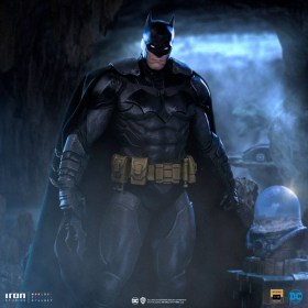 Batman Unleashed Deluxe DC Comics Art 1/10 Scale Statue by Iron Studios