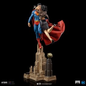 Superman & Lois DC Comics 1/6 Diorama by Iron Studios