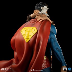 Superman & Lois DC Comics 1/6 Diorama by Iron Studios