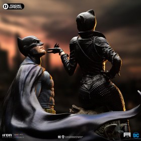 Batman & Catwoman DC Comics 1/6 Diorama by Iron Studios