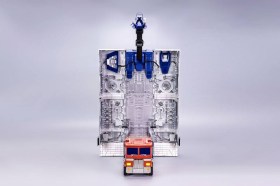 Optimus Prime Flagship Trailer Kit Interactive Auto-Converting Vehicle Transformers by Robosen