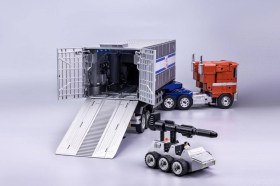 Optimus Prime Flagship Trailer Kit Interactive Auto-Converting Vehicle Transformers by Robosen