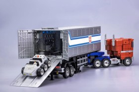 Optimus Prime Flagship Trailer Kit Interactive Auto-Converting Vehicle Transformers by Robosen