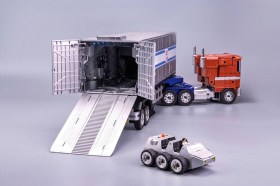 Optimus Prime Flagship Trailer Kit Interactive Auto-Converting Vehicle Transformers by Robosen