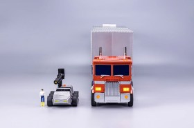 Optimus Prime Flagship Trailer Kit Interactive Auto-Converting Vehicle Transformers by Robosen