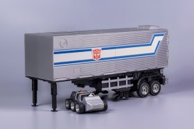 Optimus Prime Flagship Trailer Kit Interactive Auto-Converting Vehicle Transformers by Robosen