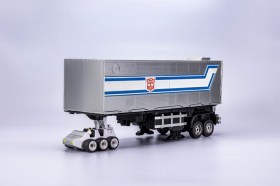 Optimus Prime Flagship Trailer Kit Interactive Auto-Converting Vehicle Transformers by Robosen