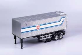 Optimus Prime Flagship Trailer Kit Interactive Auto-Converting Vehicle Transformers by Robosen