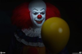 Pennywise It (1990) Action Figure 1/6 Scale by Sideshow Collectibles
