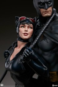 Batman & Catwoman DC Comics Diorama by Sideshow Collectibles