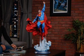 Superman DC Comics Premium Format Statue by Sideshow Collectibles