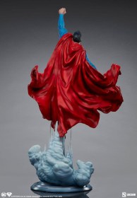 Superman DC Comics Premium Format Statue by Sideshow Collectibles