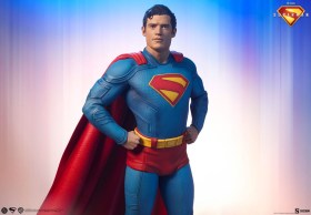 Superman (2025) Premium Format Statue by Sideshow Collectibles