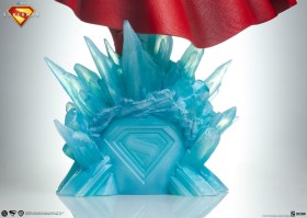 Superman (2025) Premium Format Statue by Sideshow Collectibles