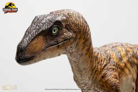Velociraptor Clever Girl (With Acrylic Case) Jurassic Park 1/4 Statue by Elite Creature Collectibles