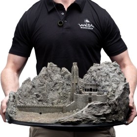 Helm's Deep Lord of the Rings Statue by Weta