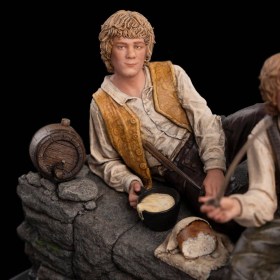 Merry and Pippin The Lord of the Rings Mini Statue by Weta