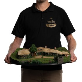 The Green Dragon Inn Lord of the Rings Statue by Weta Workshop