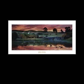 Return to the Green Dragon Inn (Gus Hunter) Lord of the Rings Art Print by Weta
